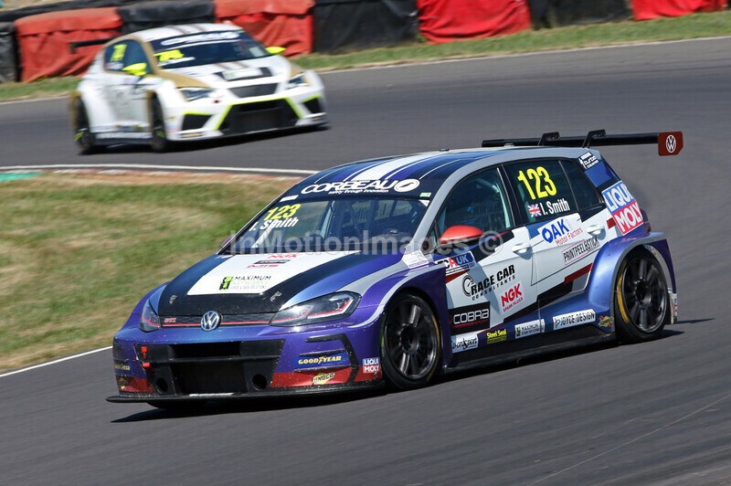  - TCR UK @ Castle Combe