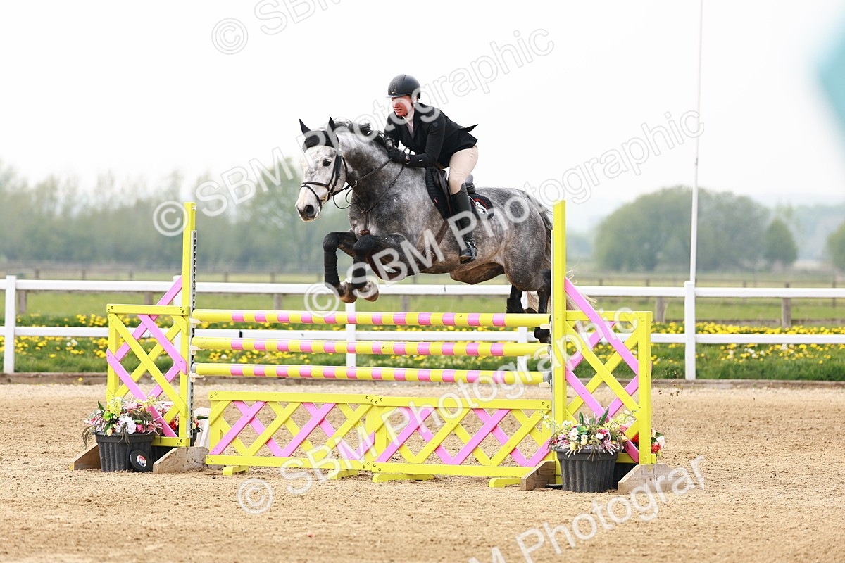  - Class 19 - Senior Foxhunter - 1.20m