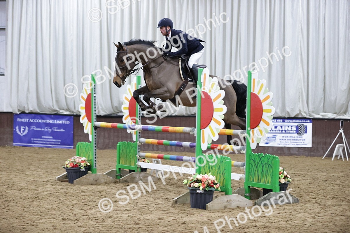 SBM_001113 - Class 4 - Senior Newcomers/ 1.10m Open