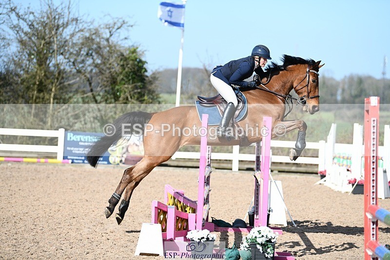 250330-104314-06233 - Cls 32 British Novice and 90cm