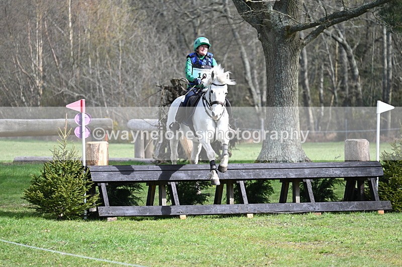 WJ7_0020 - Time 10:13 to 10:38 Times at the Fence