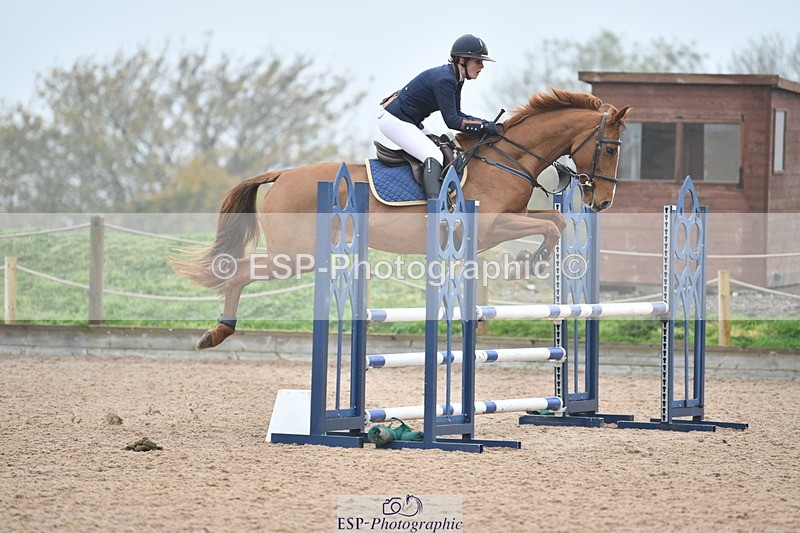 241102A-111805-04253 - SAT Cls 9 British Novice and 90cm Open