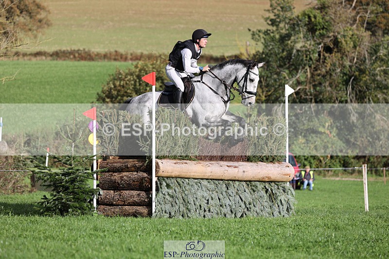 241025-103113-06315 - 001-Cameron.Beer-NEWPORTS.DEFINITELY.UNTOUCHABLE