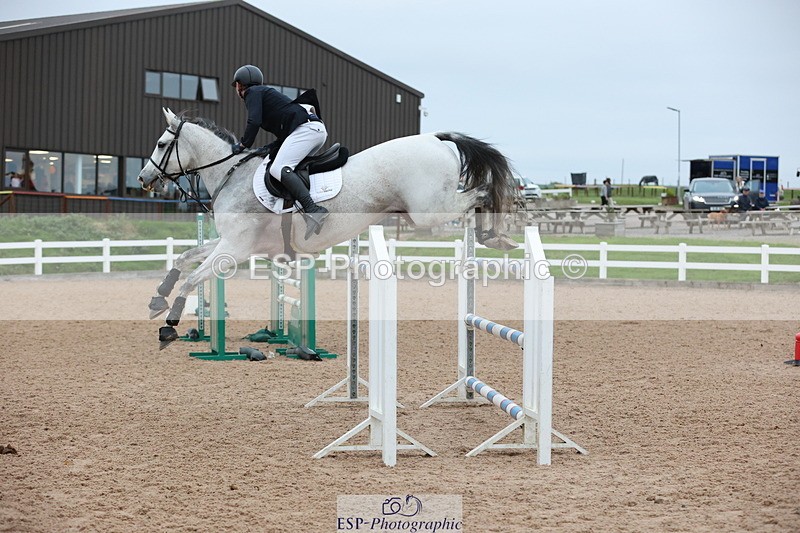 241101A-160840-03252 - FRI Cls 8 National 1.30m