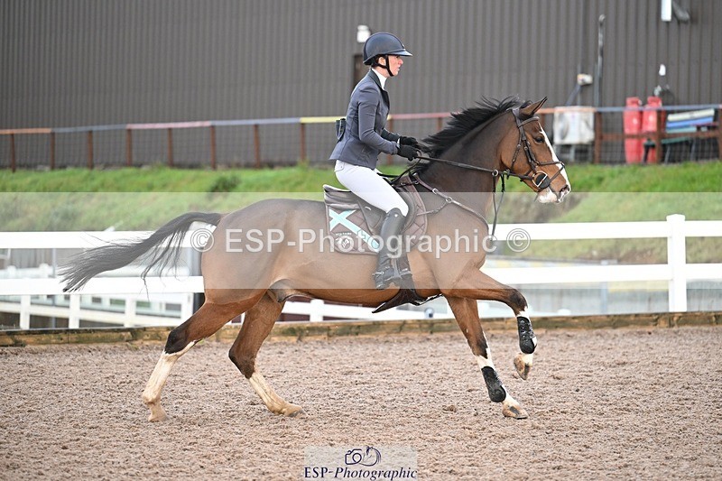 251206-123048-00974 - Cls 12 Snr Newcomers and 1.10m