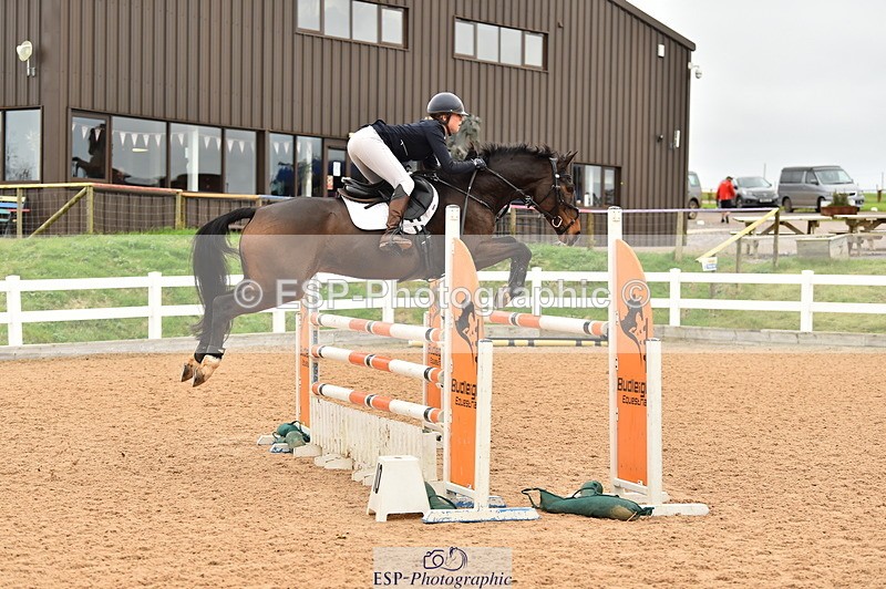 231122A-124904-00353 - Cls 4 Newcomers & 1.10m Open