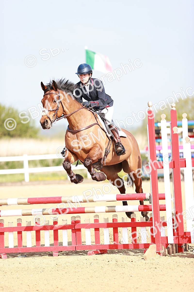  - Class 21 - Senior British Novice - 90cm