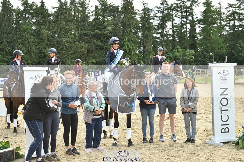 250525A-161222-18897 - Presentations Section C CCI 2 Star Long