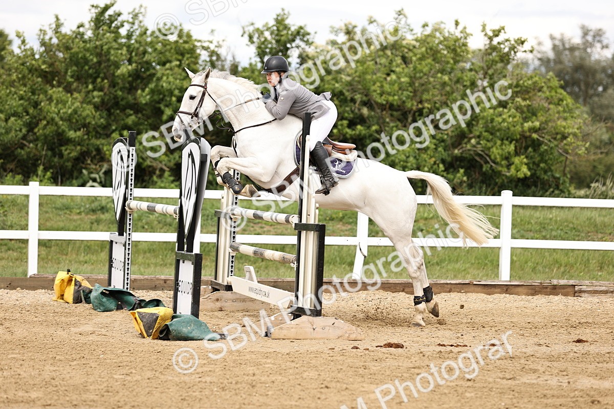 SBM_003335 - Class 11 - Senior Newcomers - 1.10m