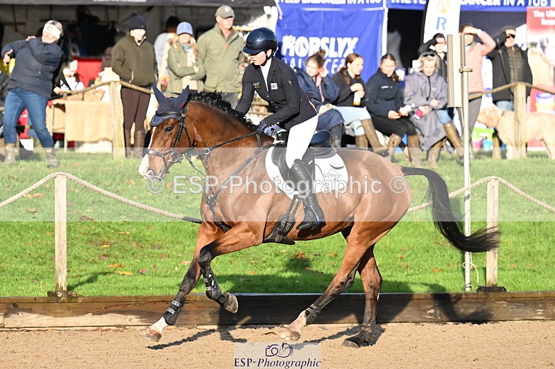 251024A-093419-06118 - B-104-Millie.Juleff