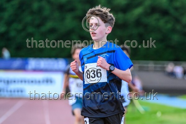 Age26 SUN-924192 - Track Male Set Two