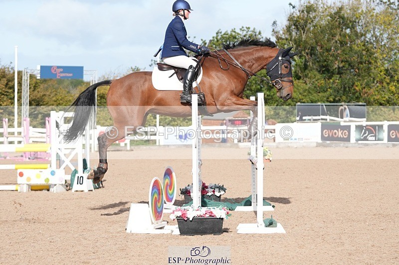 251005-102858-02556 - Cls 22 British Novice and 90cm