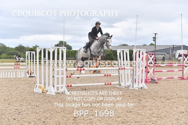 BPP_1698 - FRI CLASS 4 Senior Newcomers/ 1.10m Open