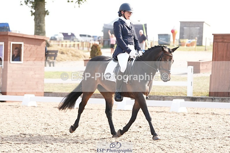 250817-094426-07231 - 090-Sarah.GoddardSaris.Fingers.Crossed