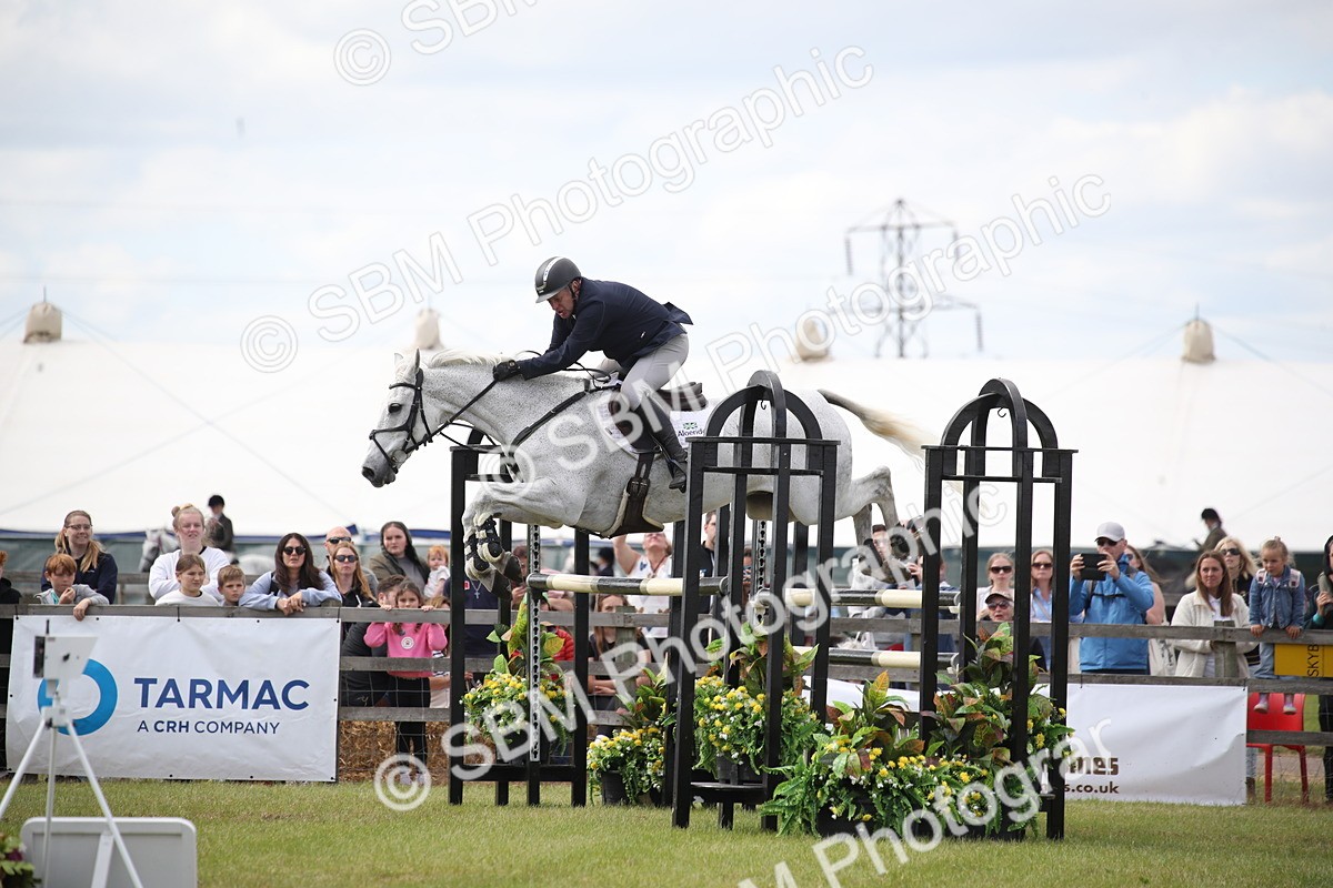SBM_17539 - Class 208 - Senior Foxhunter 1.20m Open