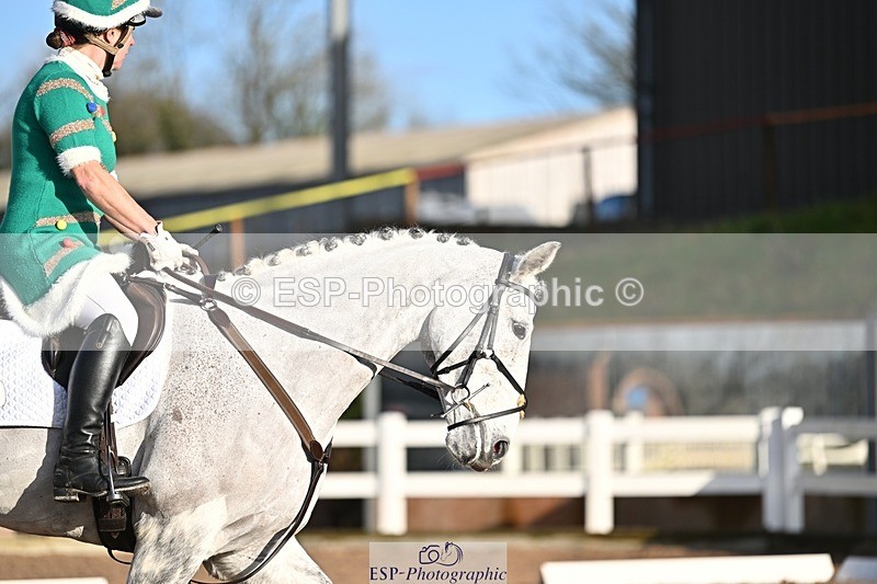 241214-111639-01351 - 105-Janine.Paterson-Machas.Grey