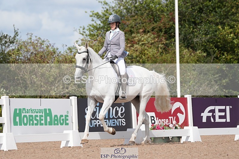 250906-122712-02345 - 070-Charlotte.DoreyDeards.Silver.Bounce