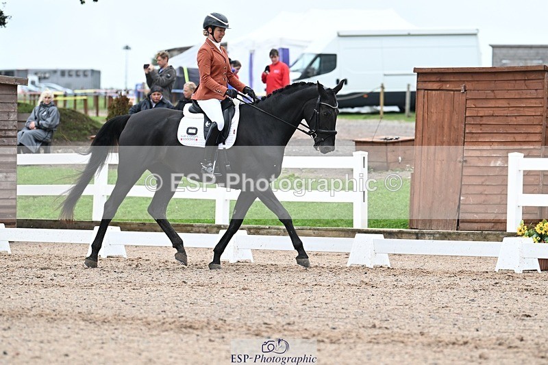 250907-122349-08337 - 004-Charlotte.DickerDevaldi's.Kiss