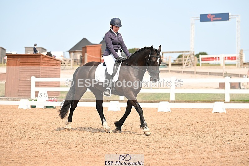 250816-150106-06073 - 027-Samantha.PringTongwynlais.Moon.Dancer