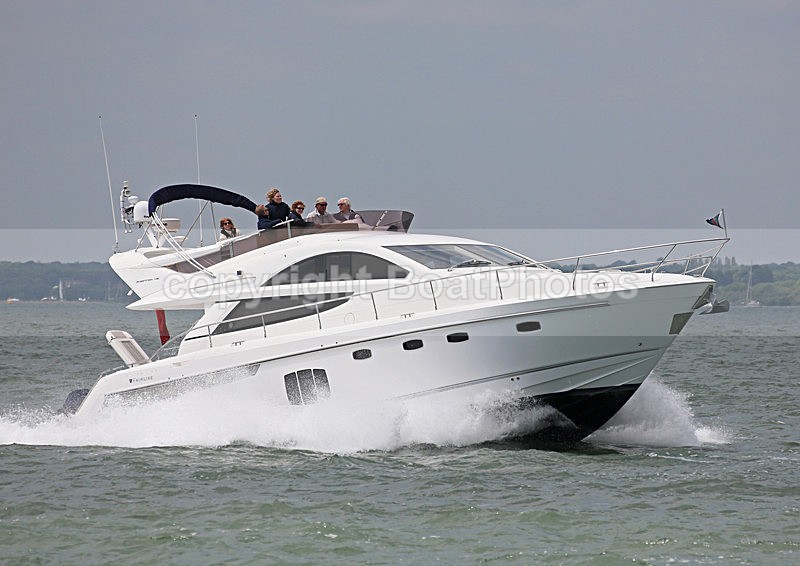 130609 FAIRLINE PHANTOM 40 WT7A2061 - Flybridge Cruisers