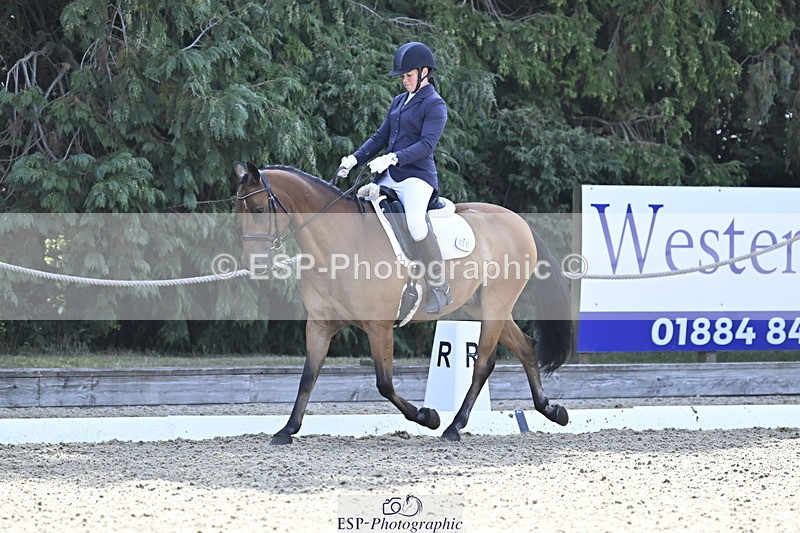 250810A-105149-04984 - 005-Katie.EdwardsBurnt.House.Lane.Wizby