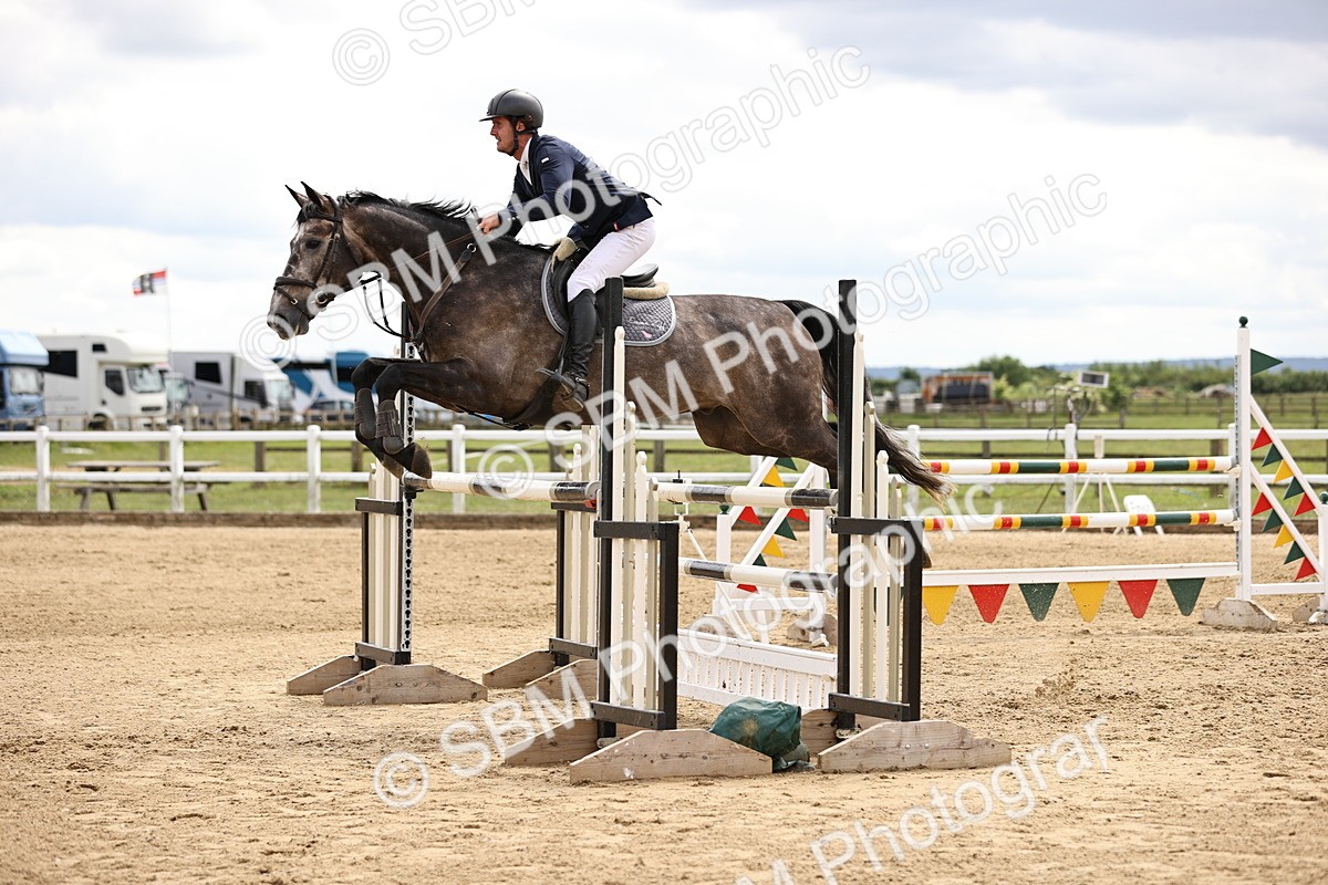 SBM_003198 - Class 11 - Senior Newcomers - 1.10m