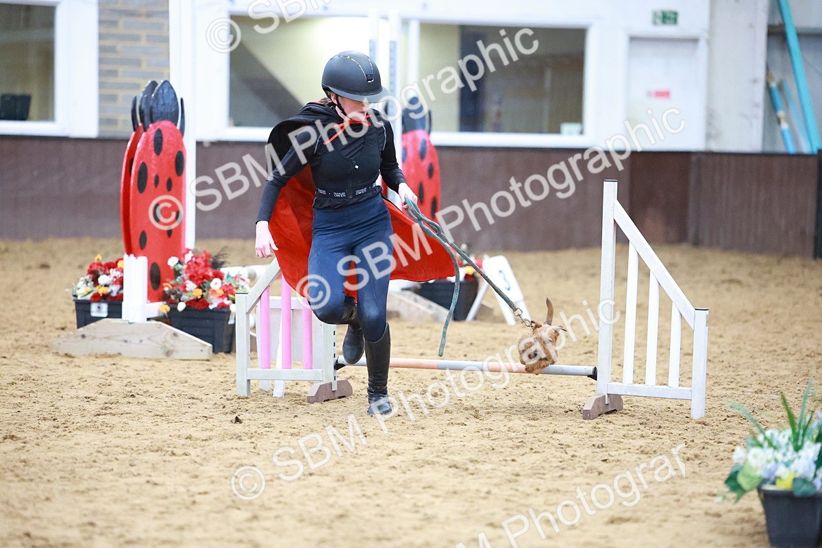 SBM_001781 - Class 3 - Horse & Hound (60cm)