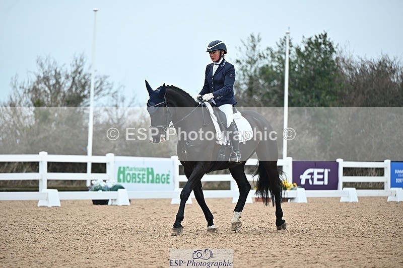 250214-095228-00716 - 228-Louise.Hutchinson-Shovern.Noire