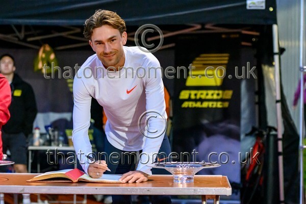 Monument25-919673 - Set Five