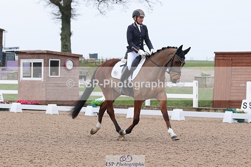 250216-104044-05048 - 221-Alice.Peternell-Noa.Le