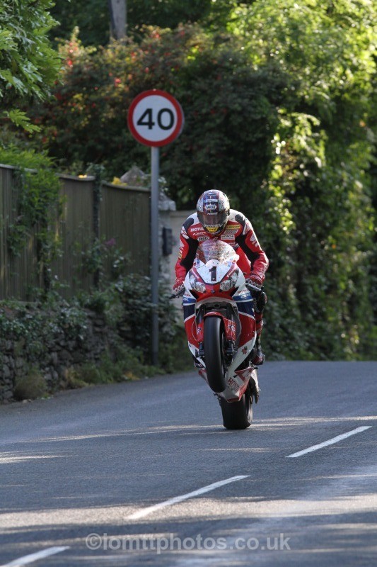 John McGuinness Honda / Honda Racing - Friday Practice - Solos