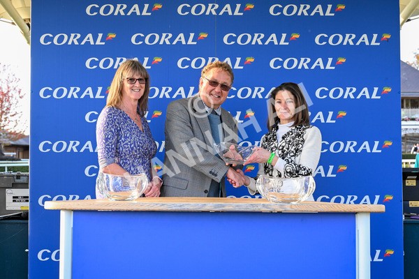 111025-Race 7-Lets Dream-0738 - Race 7 Coral 'Committed To Safer Gambling' Finale Handicap at York