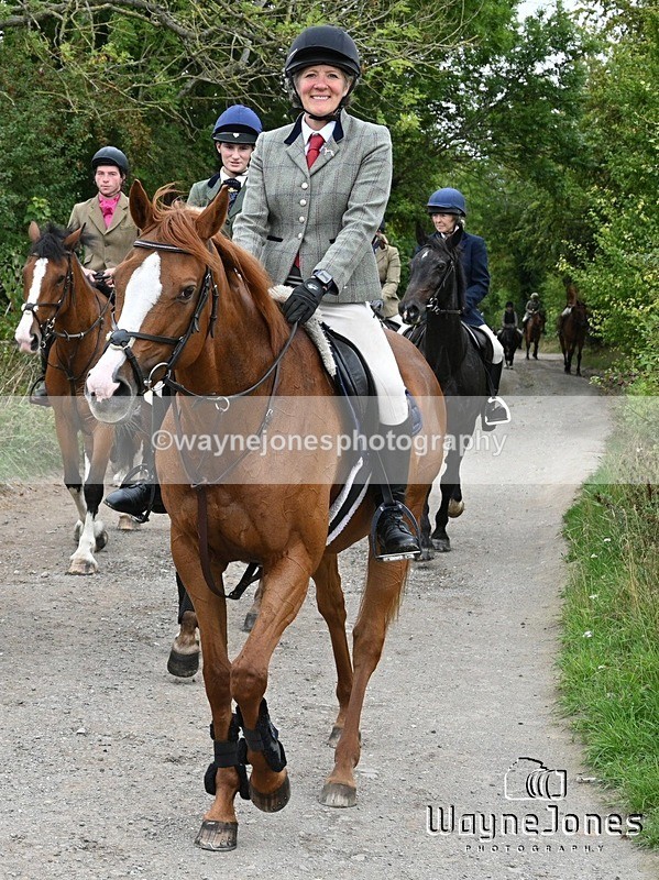WJ7_0904 - Berks & Bucks Hound Exercise Blewbury 13-09-26