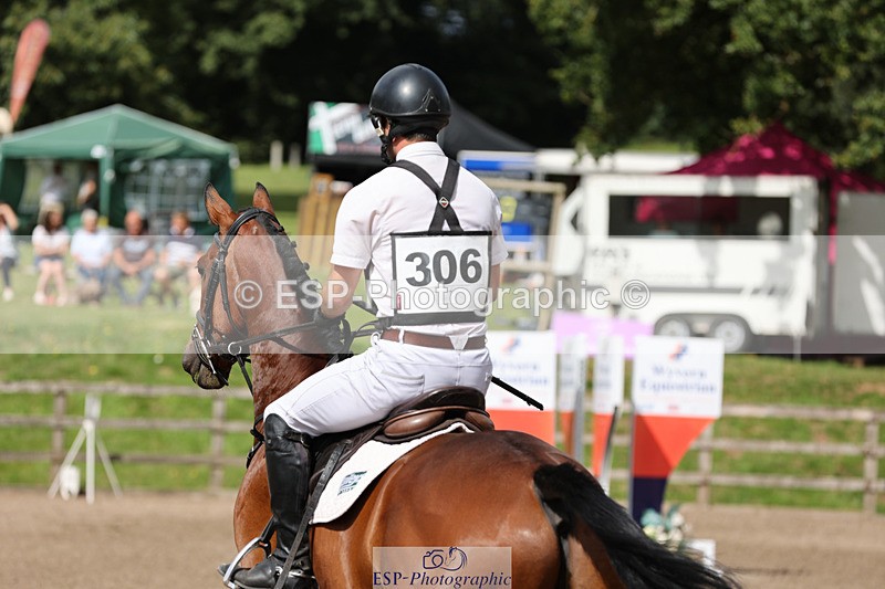 240804-104351-11244 - 306-Rupert_Batting-COOMBELAND_ALBERTS_RUMOUR_II