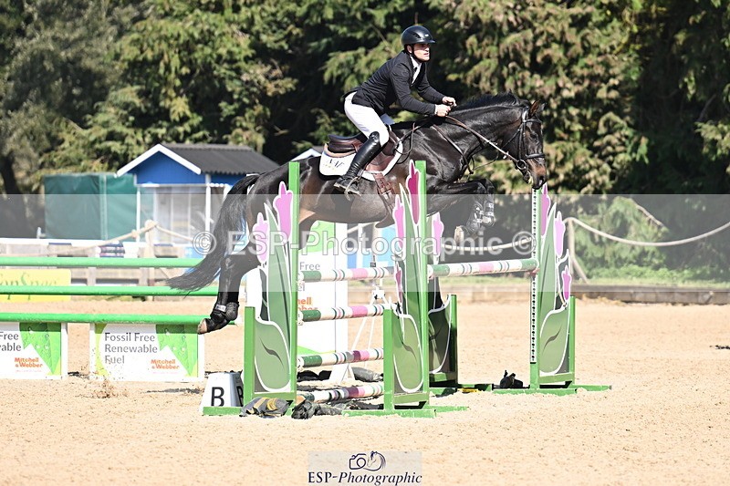 260321A-131106-00724 - 5 Newcomers 1m 10