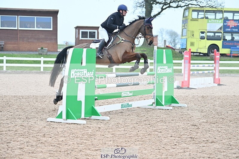 240113A-123120-01995 - Cls 12 Newcomers and 1.10m Open