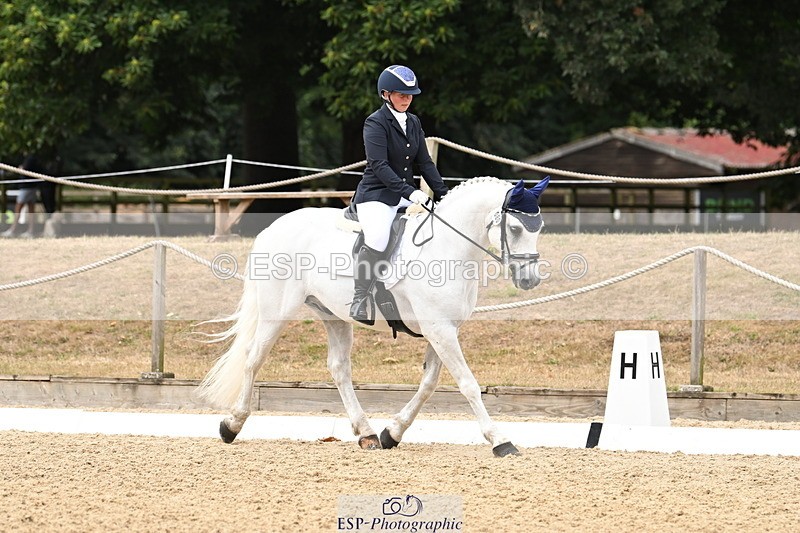 250808A-110230-00550 - 080-Becky.AndrewsTyan.Talk.of.the.town