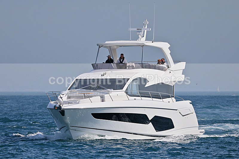 190824 SUNSEEKER MANHATTAN 1Y3A0082 - Flybridge Cruisers