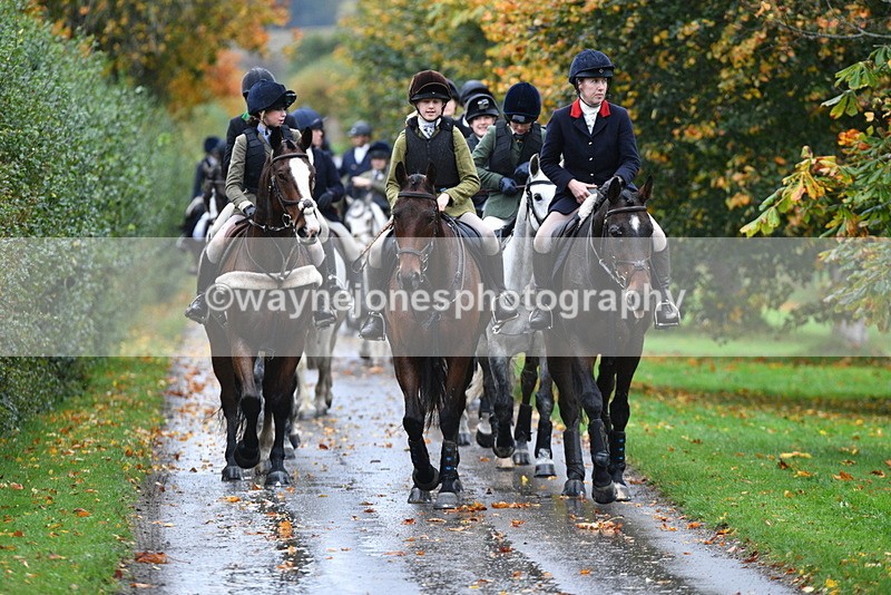 WJ5_6217 - B&B walk back for Hunt Tea !