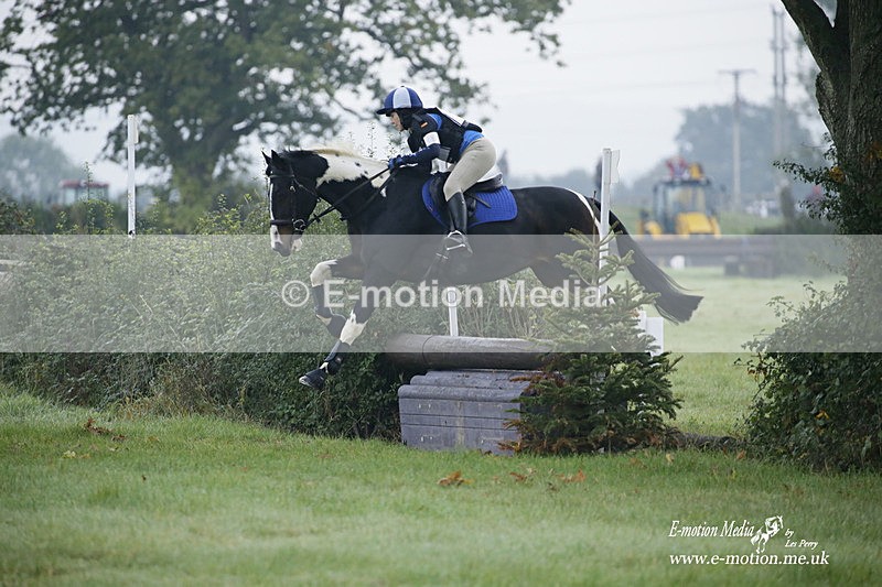 WWHT 171021 0116 - Novice Restricted (0.80m)  17/10/21