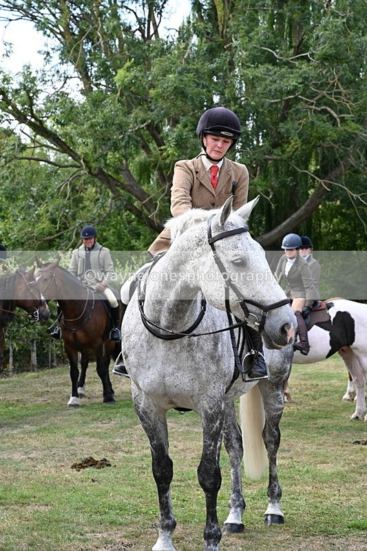 WJ6_3864 - Berks & Bucks - The Old farmhouse - Hound Exercise 20-08-25