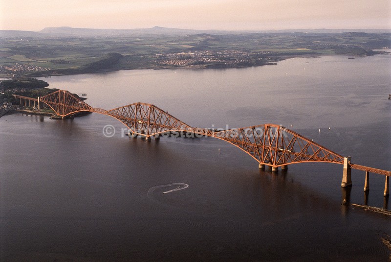 A00521F River Forth Rail Bridge in 1999 - Settlements, infrastructure and attractions