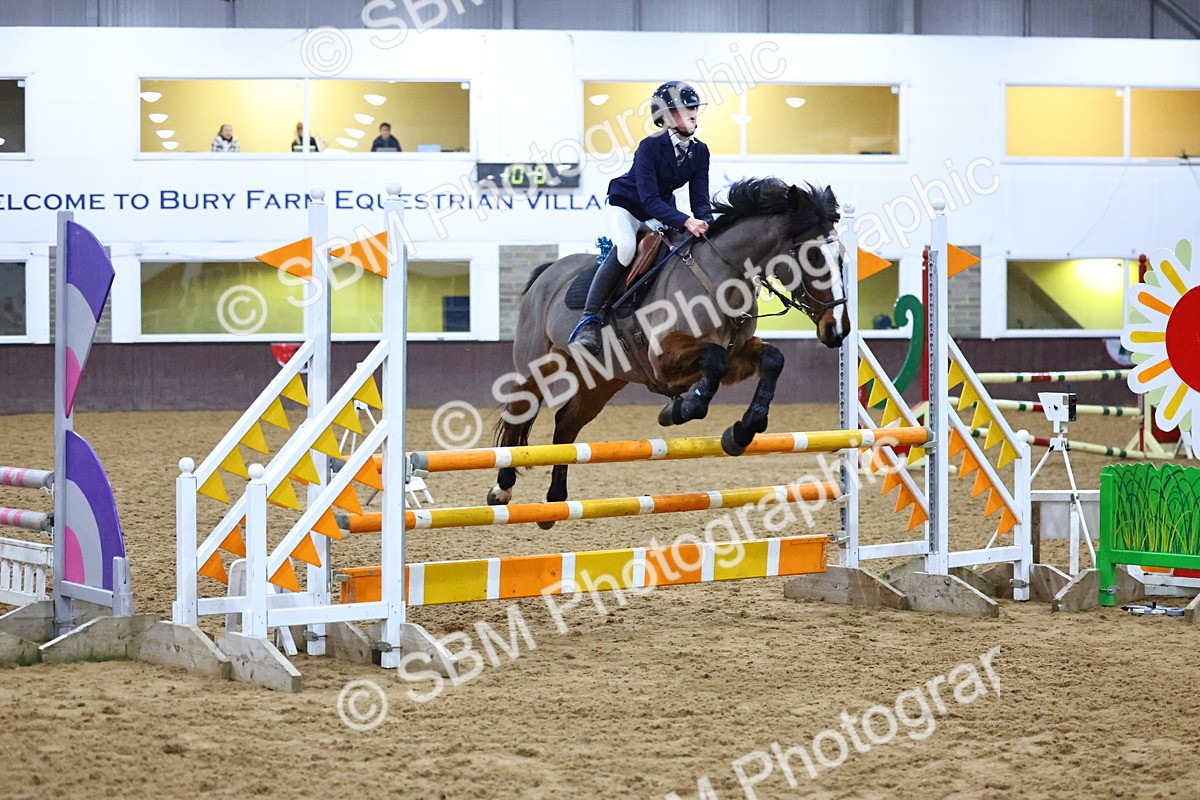 SBM_002821 - Class 6 - Holly & Ivy Stakes - 90cm