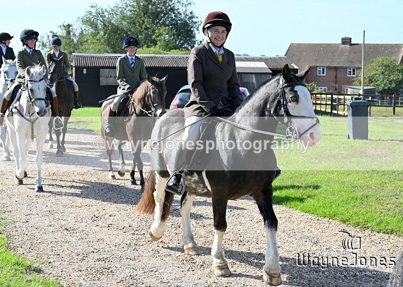 WJ7_0296 - Berks & Bucks - Hound Exercise – Kennels 06-09-26