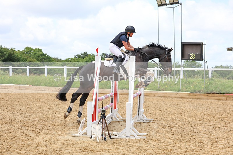 3E7A3085 - Class 4: Senior British Novice/90cm open