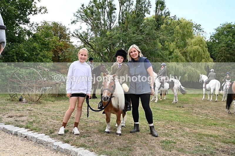 WJ6_3753 - Berks & Bucks - The Old farmhouse - Hound Exercise 20-08-25