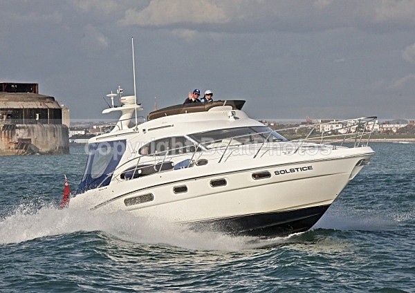 091010 SOLSTICE IMG_1981 - Flybridge Cruisers