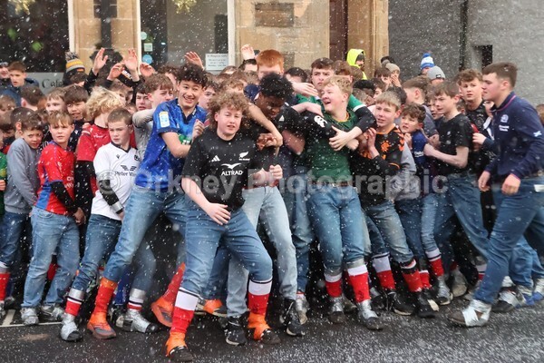 AA076386 - New Years Boys Ba'