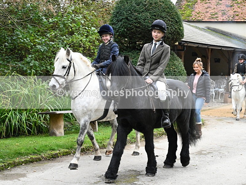 WJ7_6325 - Berks & Bucks - Children's Meet - The Old Farmhouse – Steventon.