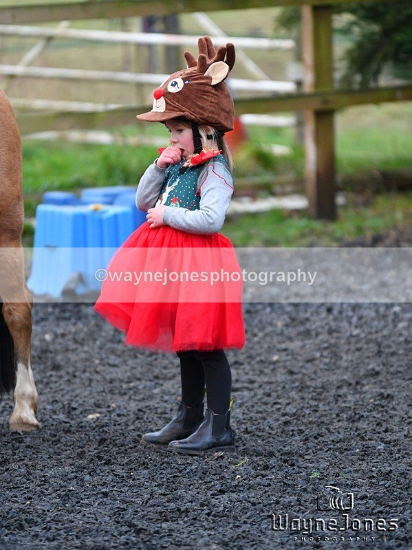 WJ5_3801 - Tanners Christmas Yard Fun 23-12-24